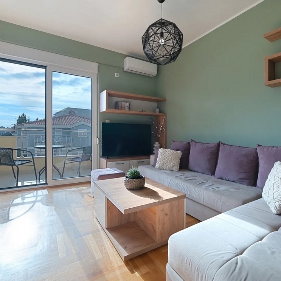 Moderan, dvoosban stan sa garazom u naselju Rozino u Budvi