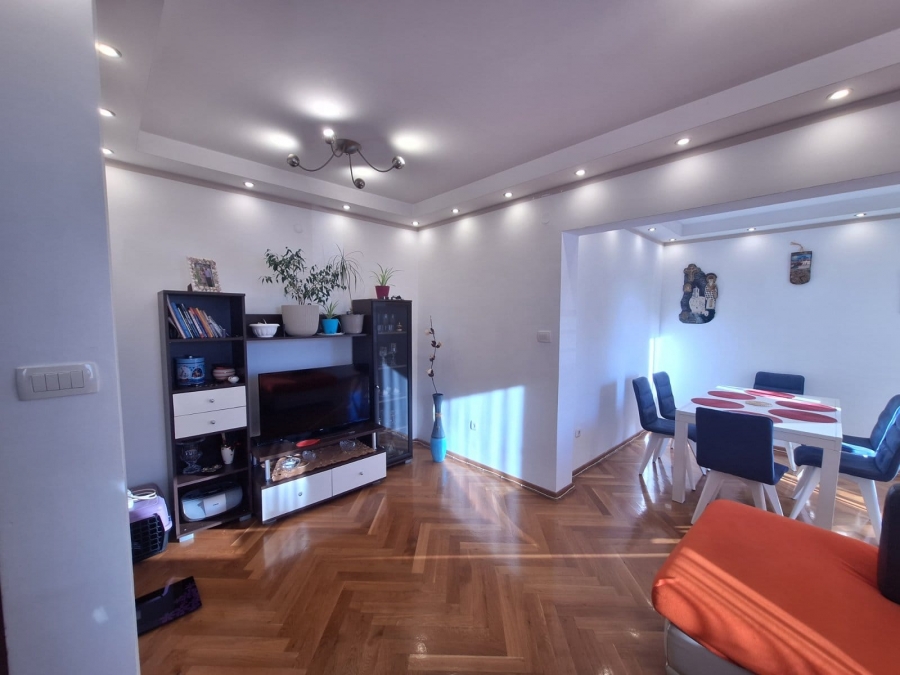 Troosban stan u naselju Podkosljun u Budvi